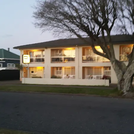 Six On Union Motel-3