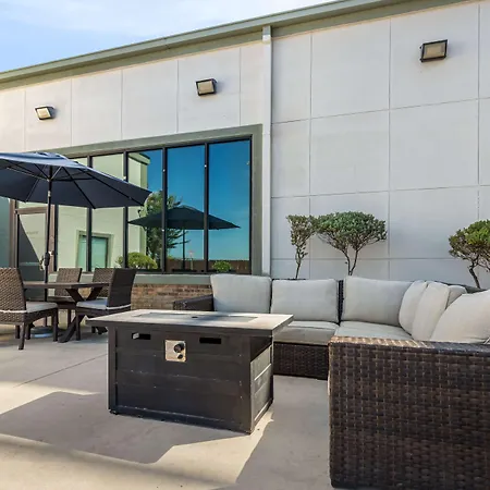 Best Western Plus Lackland Hotel And Suites.-3