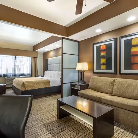 Best Western Plus Lackland Hotel And Suites.-2