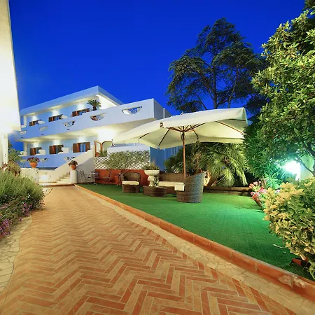 Iris Hotel-2