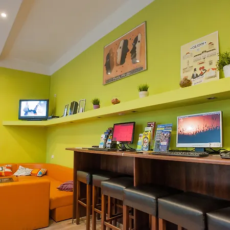 Dizzy Daisy Hostel-2