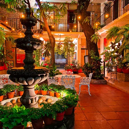 Hotel Posada De Roger - Near Los Muertos Beach-2