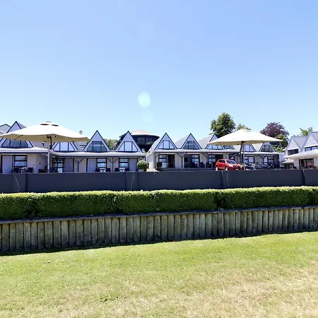 Gables Lakefront Motel-2