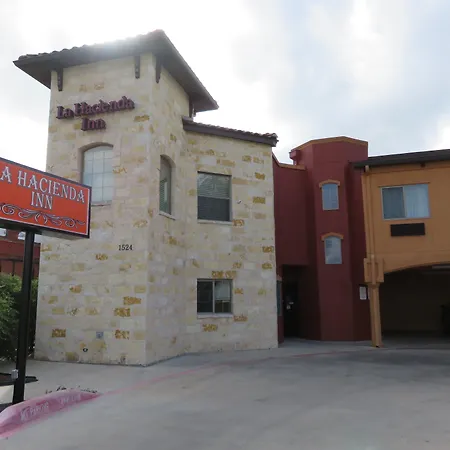 La Hacienda Inn Near Alamodome & Riverwalk-3