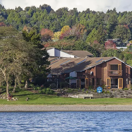 Cascades Lakefront Motel-3