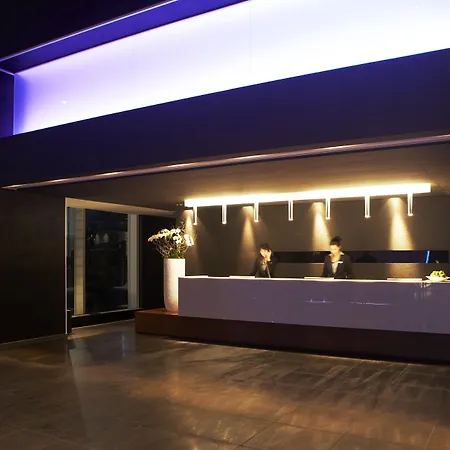 Le Germain Hotel Maple Leaf Square-3