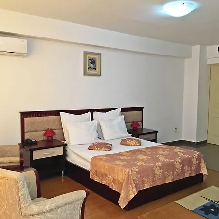 Lira Pacific Aparthotel-3