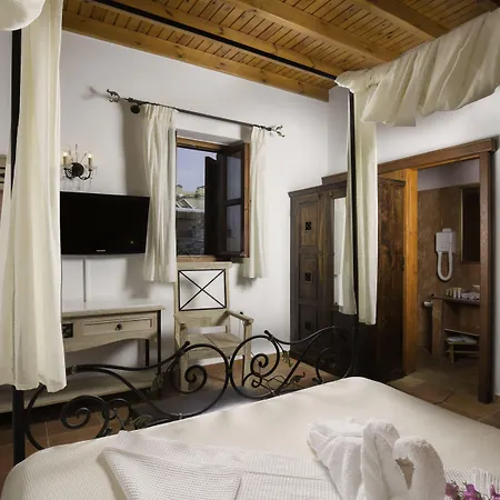 Camelot Traditional & Classic Hotel-3