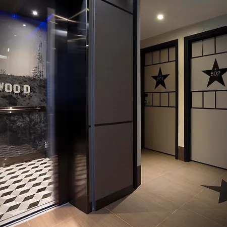 Hotel 81 Premier Hollywood-3