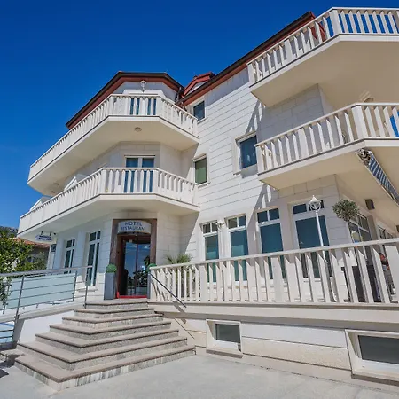 Hotel Riva Kastela With Swimming Pool-2