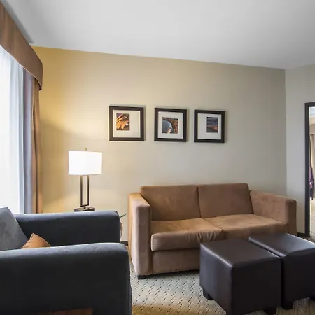 Comfort Suites-3