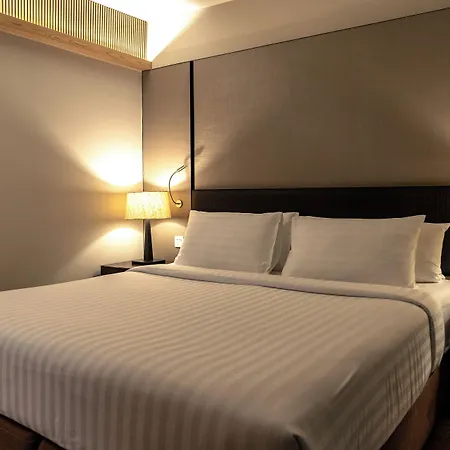 Arcadia Suites Ploenchit Bangkok-3