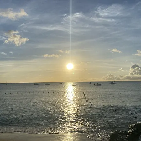 Tropical Sunset Beach Apartment Hotel-3