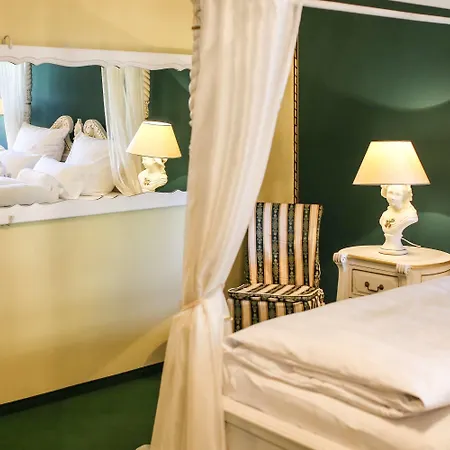 Backstage Hotel-3