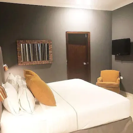 Mikhael'S Hotel-3