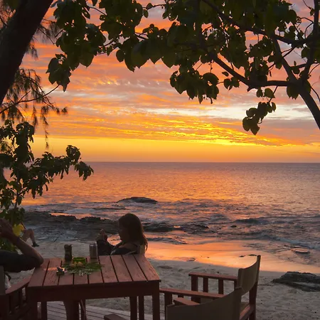 Barefoot Manta Island Resort-3