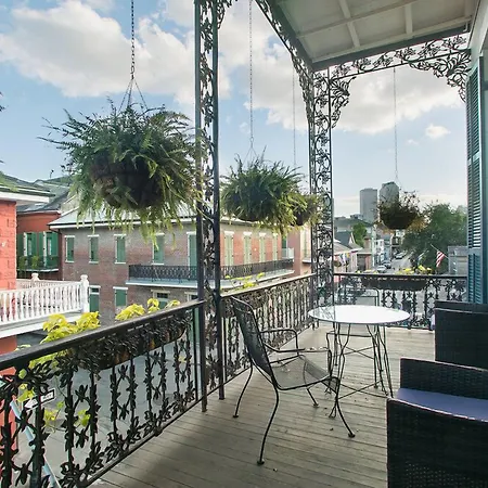 Lafitte Hotel & Bar-3