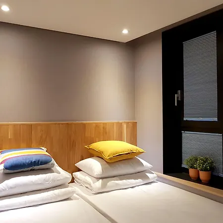 Hostel Cleo Seoul Hongdae-3