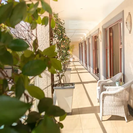 Inn And Out Plus Craighall-2