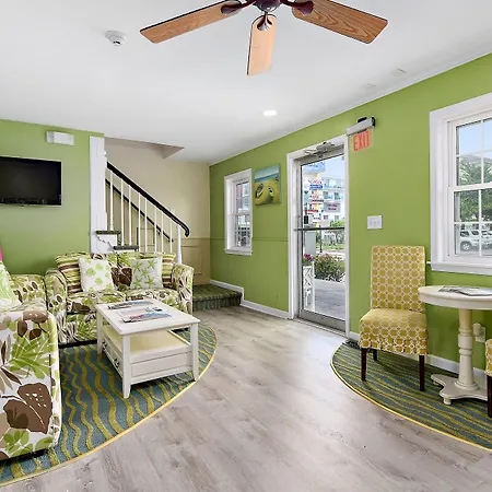 Commander Beach House Hotel-3