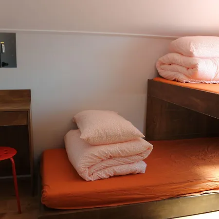 Zzzip Guesthouse In Hongdae-2