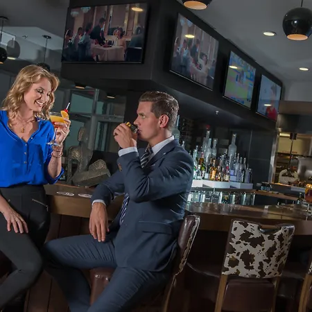 Applause Hotel Calgary Airport By Clique-3