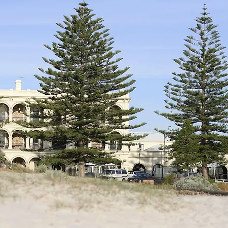 Largs Pier Hotel-3
