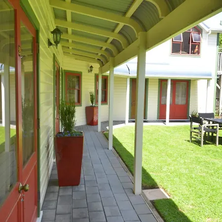 Ducks & Drakes Boutique Motel & Backpackers-2