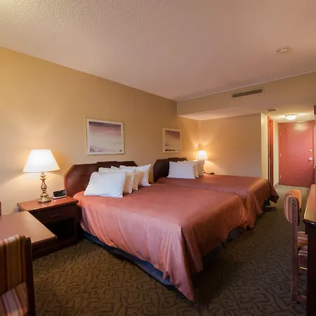Travelodge By Wyndham Winnipeg Airport West-3