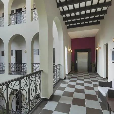 Decanter Hotel-2