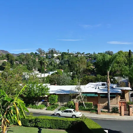 Bed And Breakfast In Hollywood Hills-3