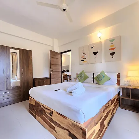 Beachside 1Bhk Apartment - Pool, Gym & Modern Comforts, Candolim-2