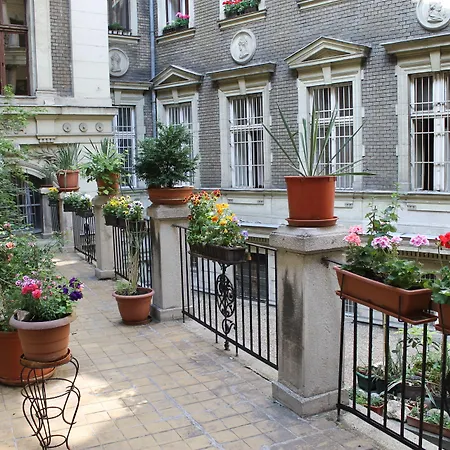 Omega Guesthouse Budapest-3