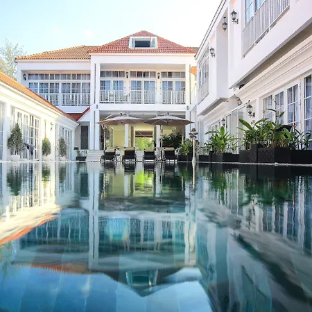 White Boutique Hotel And Restaurant-2
