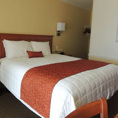 Fleur De Lis Beach Motel-2