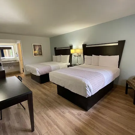 Tricove Inn & Suites-3