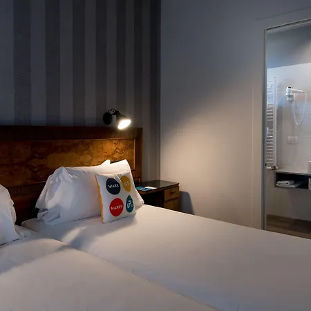 Up Hotel-3