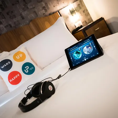 Up Hotel-2