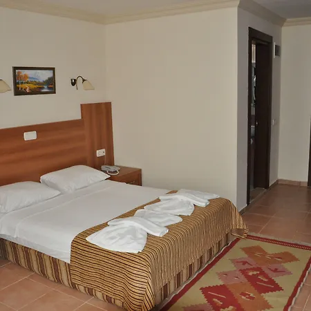 Mg Moms Hotel-2