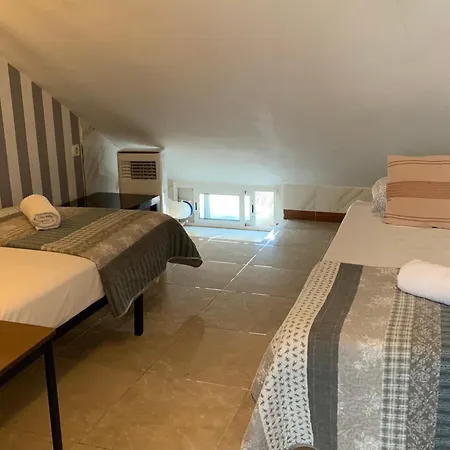 Malaga Centro Hostel (Adults Only)-3