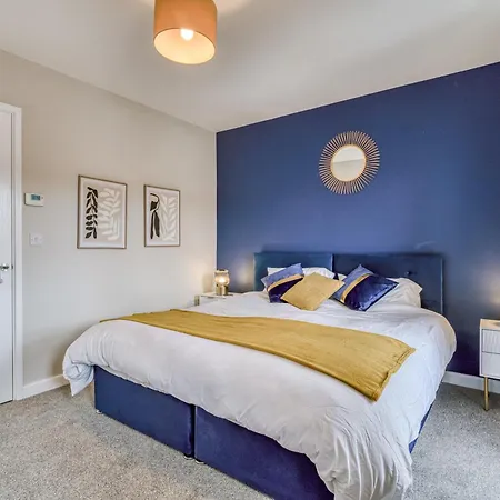 Stylish 2-Bedroom Home In Salford - 5 Guests-2