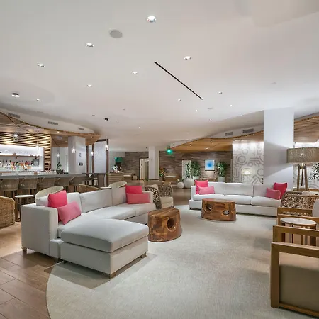 Hyatt Centric Waikiki Beach-3