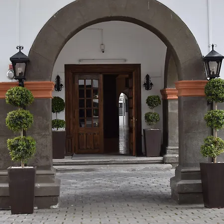 Hotel Ambassador-3