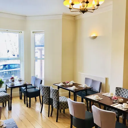 Westlynn Hotel & Apartments Free Parking Near Manchester Centre-3