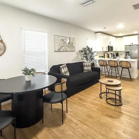 Cozy Stylish Chic Home Ybor, Dt Central Location-3