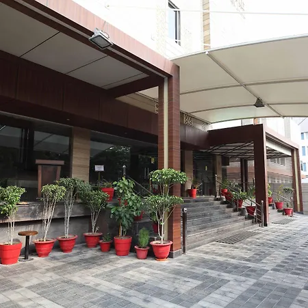 Pinnacle By Click Hotels, Lucknow-2