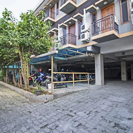 Reddoorz Plus Near Ciputra World Kuningan 2-3