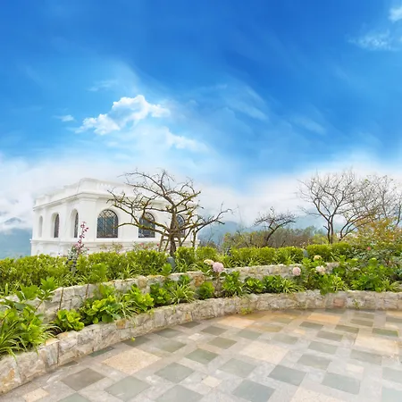 Silk Path Grand Sapa Resort & Spa-3
