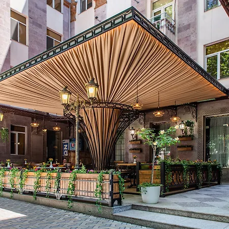 Central Hotel Yerevan-3