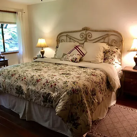 Hale Maluhia Country Inn-3